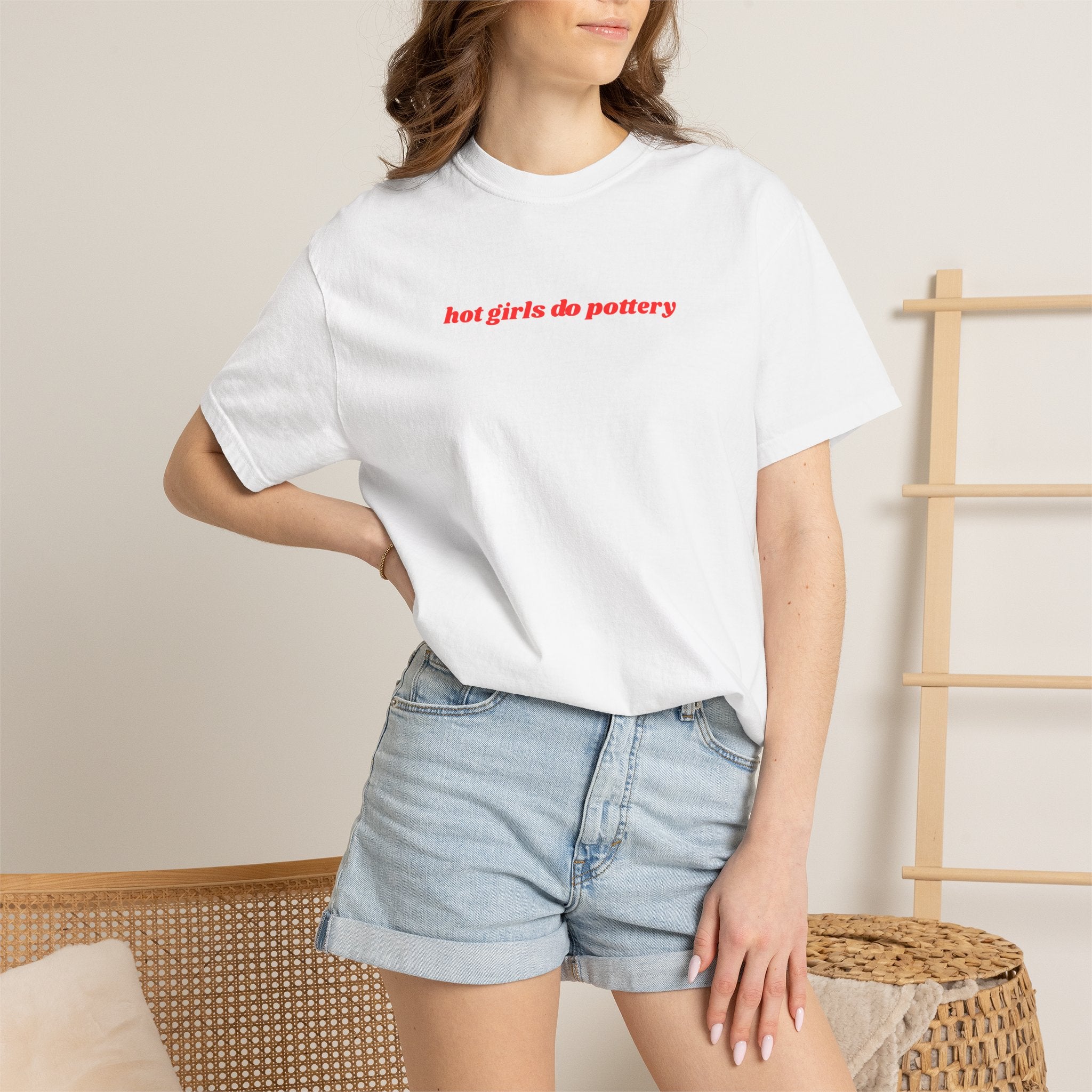 'hot girls do pottery' t-shirt